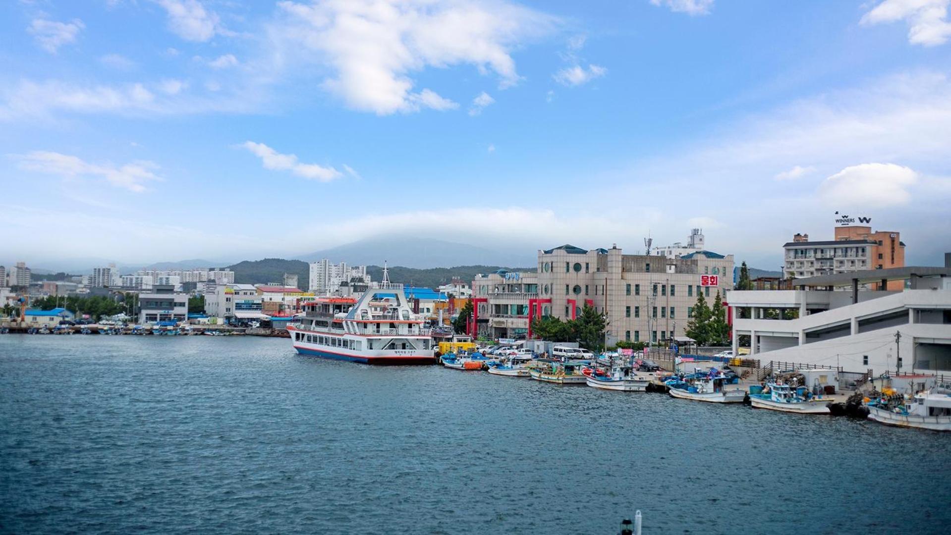 Gangneung Jumunjin Lighthouse Pension Екстериор снимка